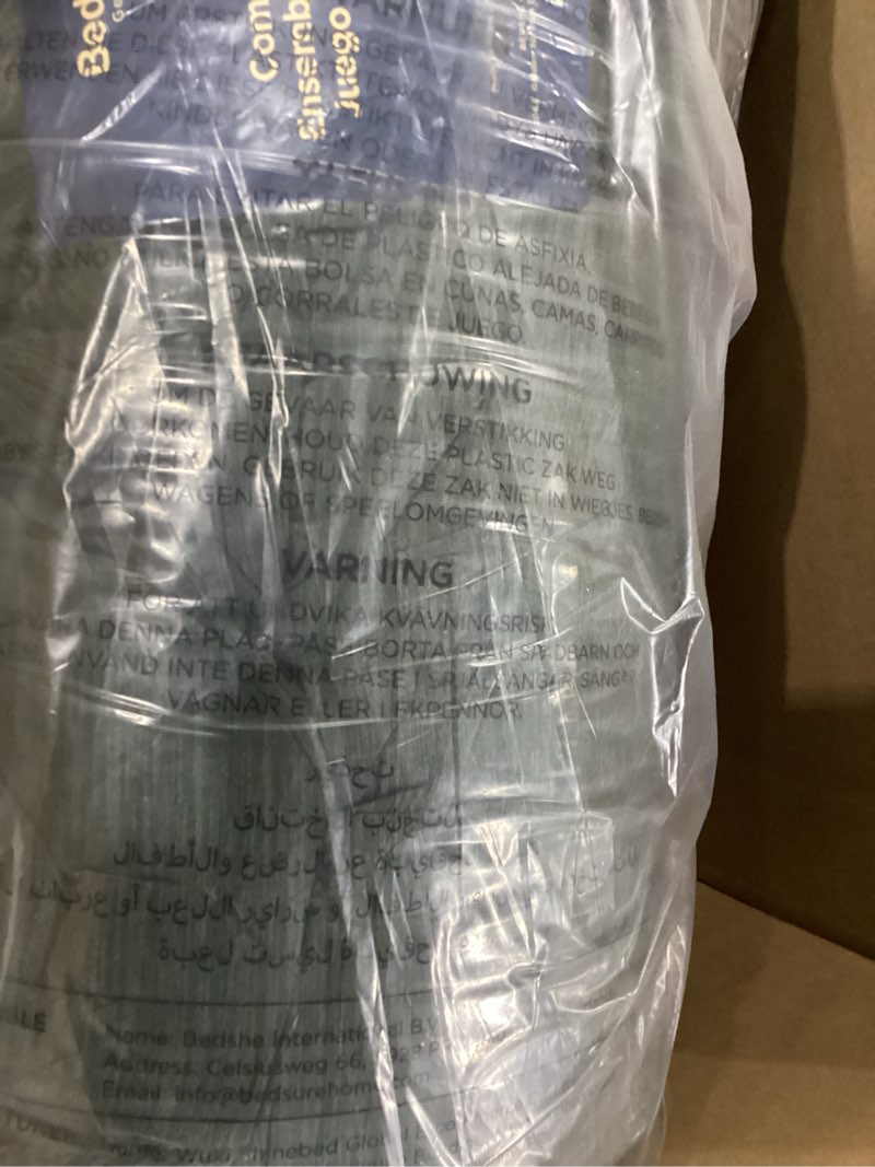 Condition photo showing New/Like New for Bedsure California King Comforter Set - Dark Green Soft Bedding for All Seasons, Cationic Dyed Bed Set, 3 Pieces, 1 California King Size Comforter (104"x96") and 2 Pillow Shams (20"x36"+2") California King 12 - Dark Green