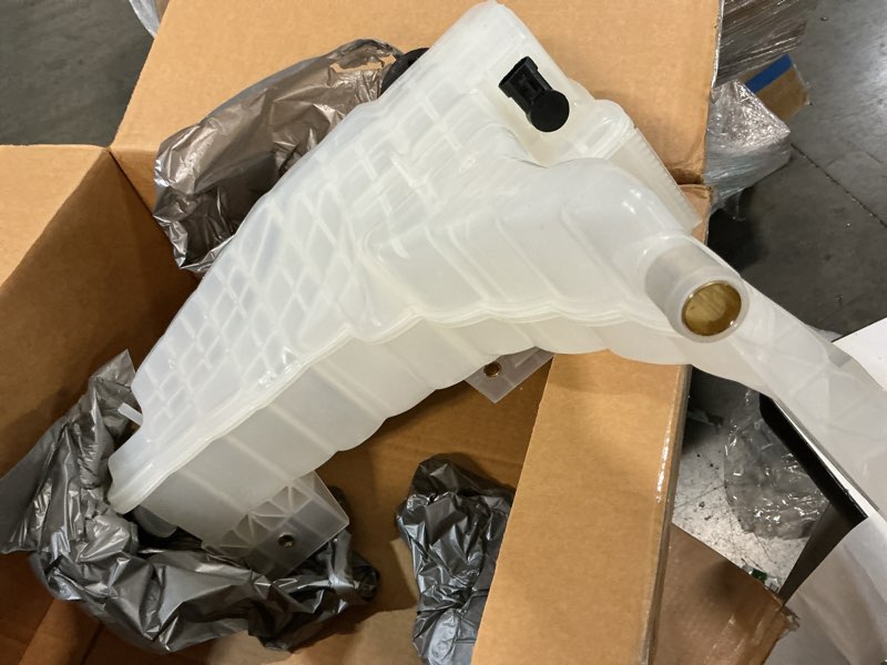 Condition photo showing Good Condition for coolant reservoir tank expansion tank fits peterbilt 579, kenworth t680, t880