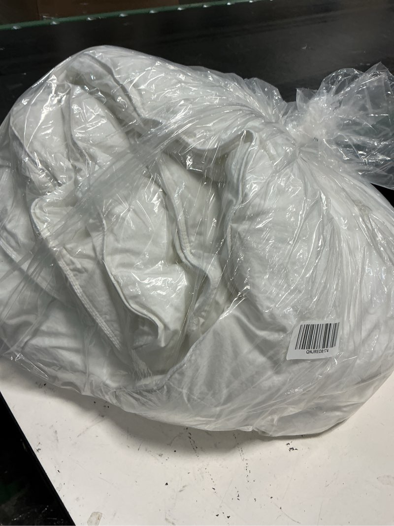 Condition photo showing Good Condition for lightweight premium down alternative comforter, full/queen, white