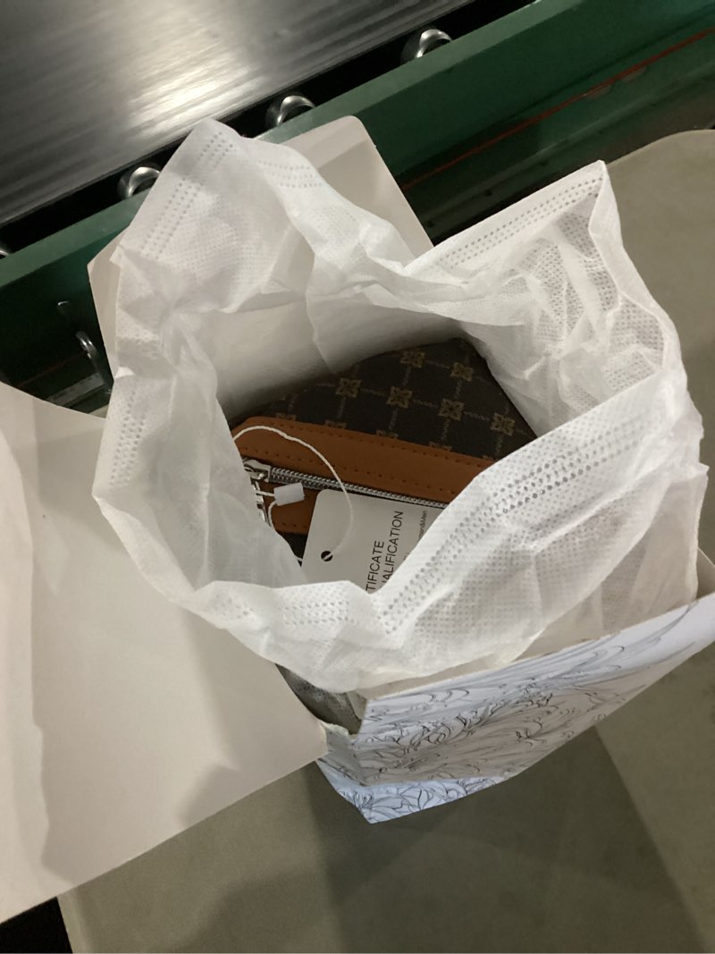 Condition photo showing New/Like New for BOYATU Travel Makeup Bag Cosmetic Bags for Women: 3 Pcs Set Large Portable Make up Bag with Handle - Vegan Leather Toiletry Bags with Compartments - Makeup Organizer for Travel Essentials(A-1-Coffee)