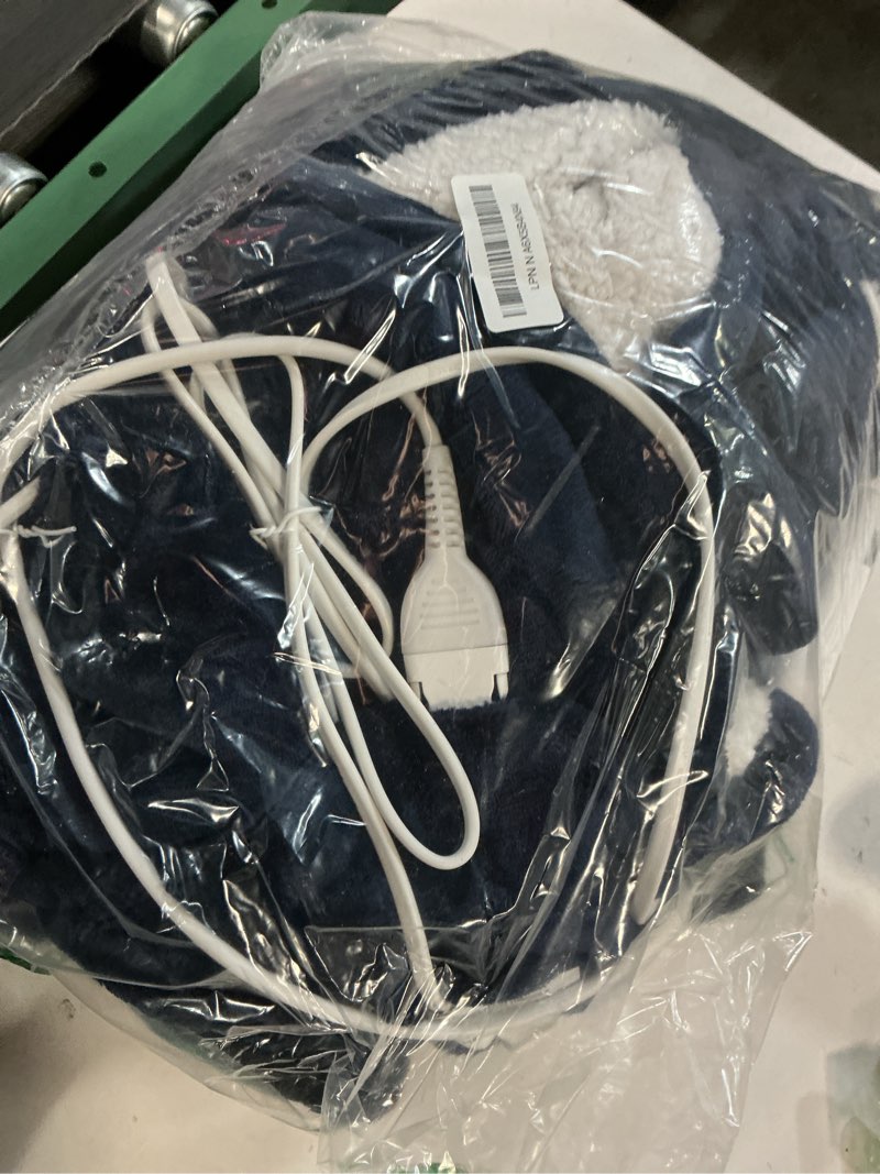 Condition photo showing Good Condition for Heated Throw Blanket 50"×60" - Premium Cosy Soft Electric Blanket with 6 Heating Levels,Fast Heating Flannel Sherpa Blanket for Bed & Couch - Auto Shut Off/Machine Washable (Navy Blue) Navy Blue 50"×60"-Throw