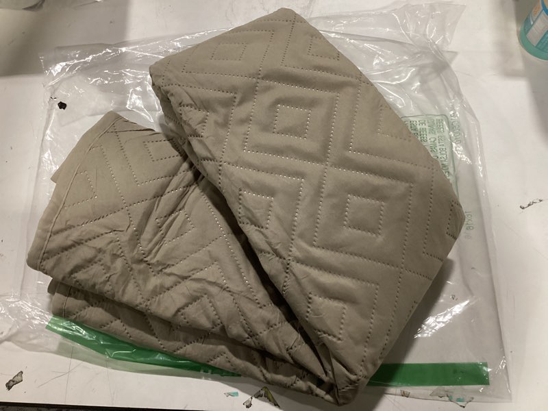 Condition photo showing Good Condition for hyha Waterproof Dog Blanket, Soft Pet Bed Blankets, Waterproof Sofa Couch Cover for Dogs Washable, Reversible Pet Couch Covers for Sofa Furniture (30x70 Inch, Taupe/Beige) Taupe+beige 30x70 Inch