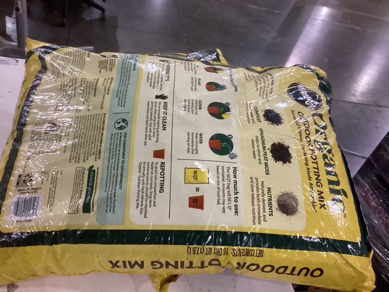 Condition photo showing New/Like New for Miracle-Gro Organic Outdoor Potting Mix, for Outdoor Container Plants, Contains Quick-Release Natural Fertilizer, OMRI Listed, 16 qt.