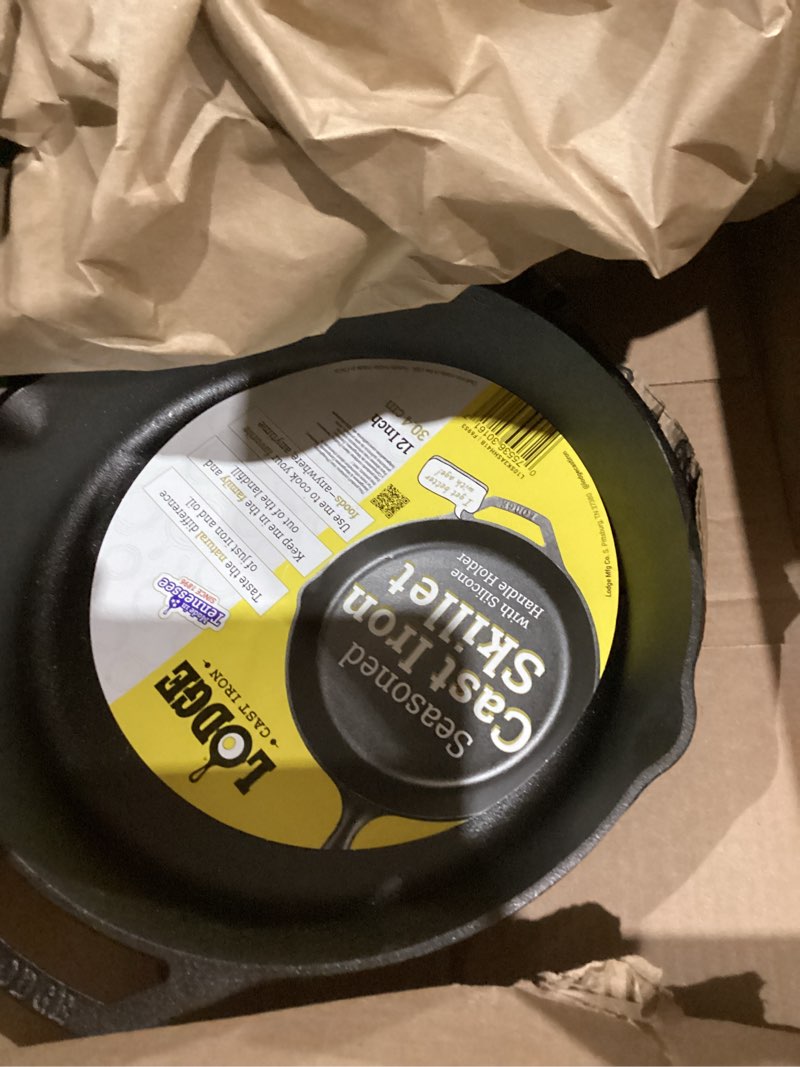 Condition photo showing Good Condition for Lodge 10.25 Inch Cast Iron Skillet – Pre-Seasoned Frying Pan with Teardrop Handle – Oven, Stovetop, Grill & Campfire Use – Made in USA – Durable, Non-Toxic, Even-Heating Cookware – Black 10.25 Inch (1 Count)