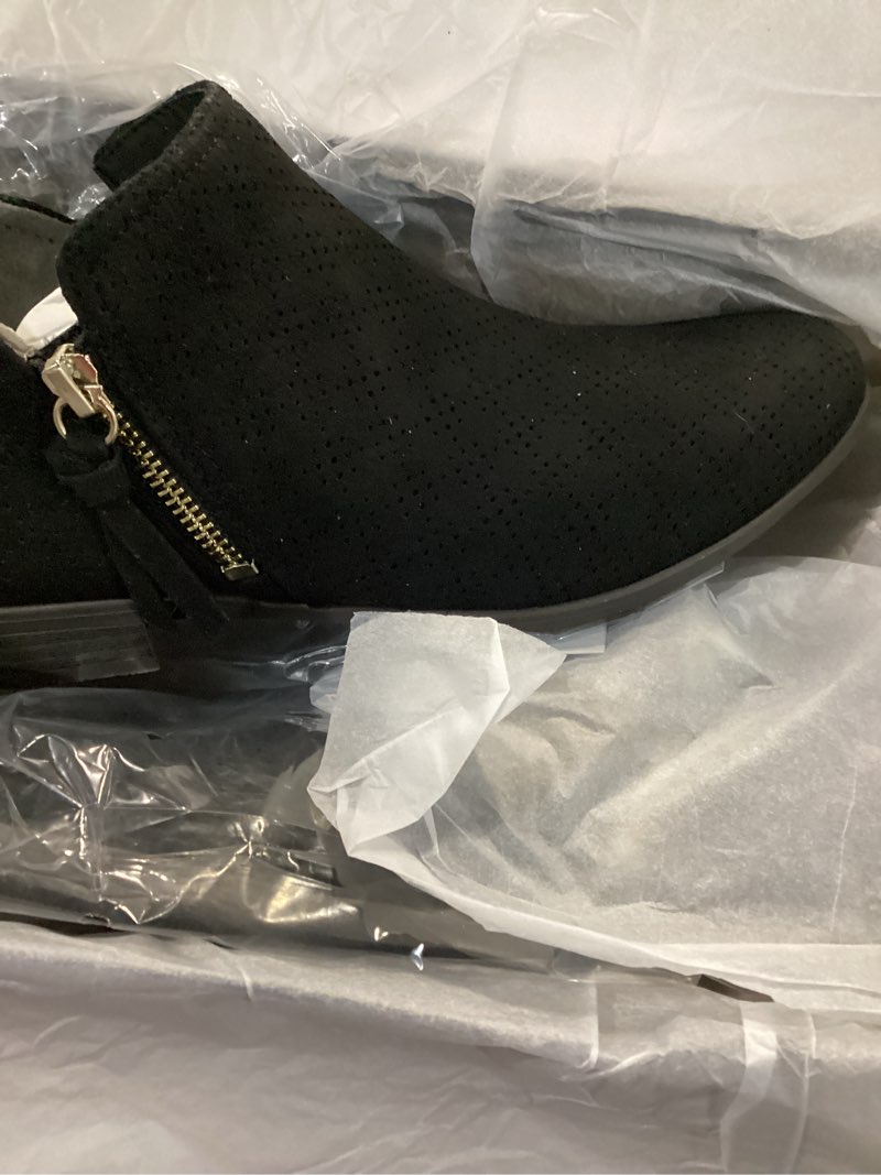 Condition photo showing New/Like New for dr. scholl's shoes women's rate zip 8.5 black