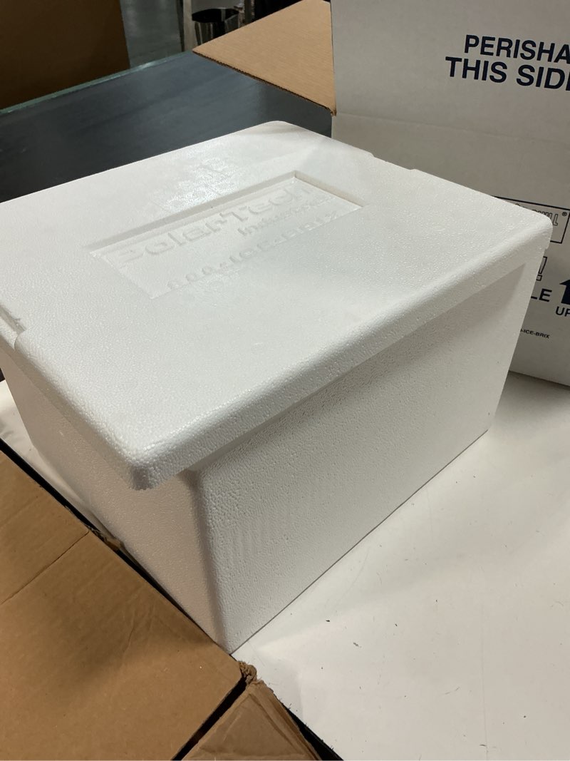 Condition photo showing Good Condition for polar tech 227c thermo chill insulated carton with foam shipper, medium, 15.5" length x 13.75" width x 10.5" depth, 2 count (pack of 1)