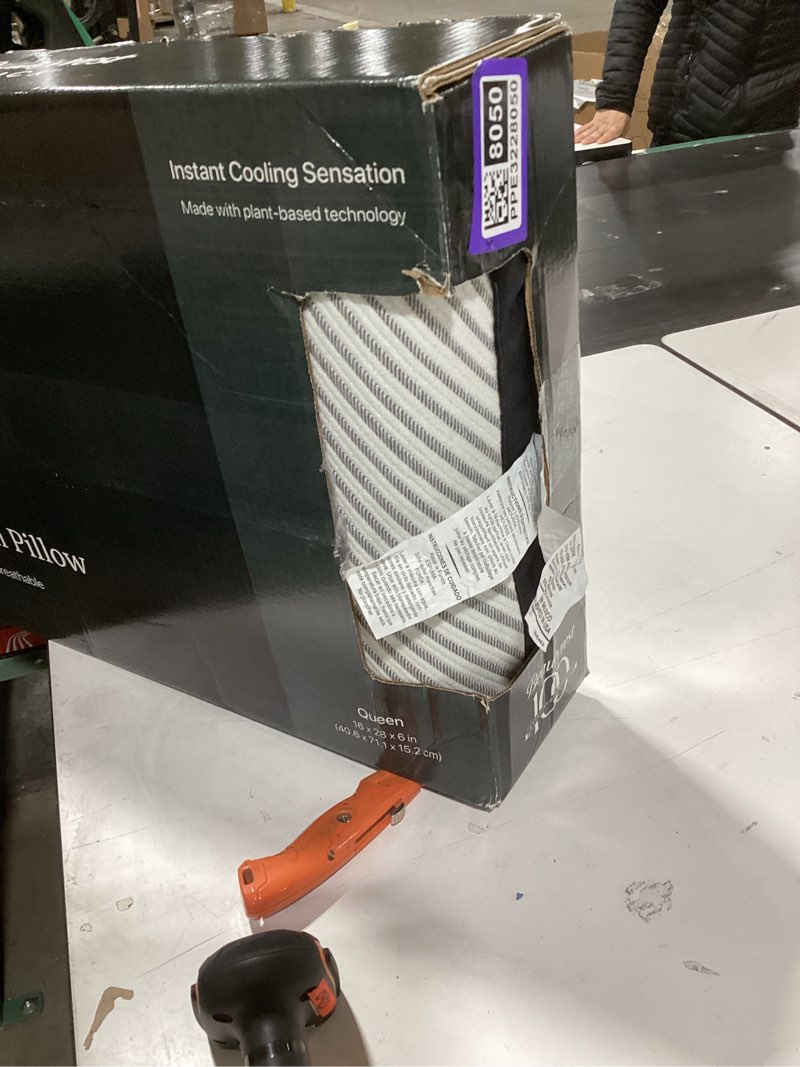 Condition photo showing New/Like New for Beautyrest Black Luxury Pillow, Queen (U.S. Standard), Gray Premium Memory Foam Pillow Queen