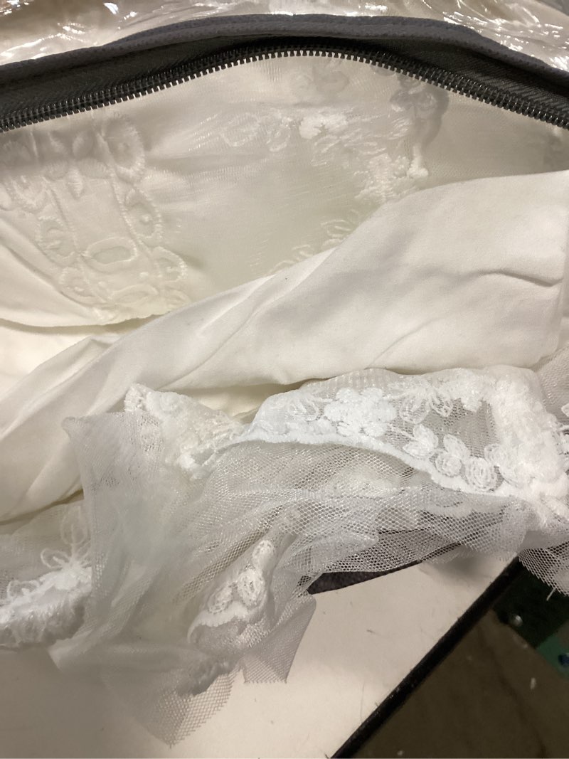 Condition photo showing New/Like New for moowoo chic ruffle lace polyester duvet cover set -girl white bedding-2 piece twin duvet cover with zipper closure -ultra soft and light weight (white,twin) white twin