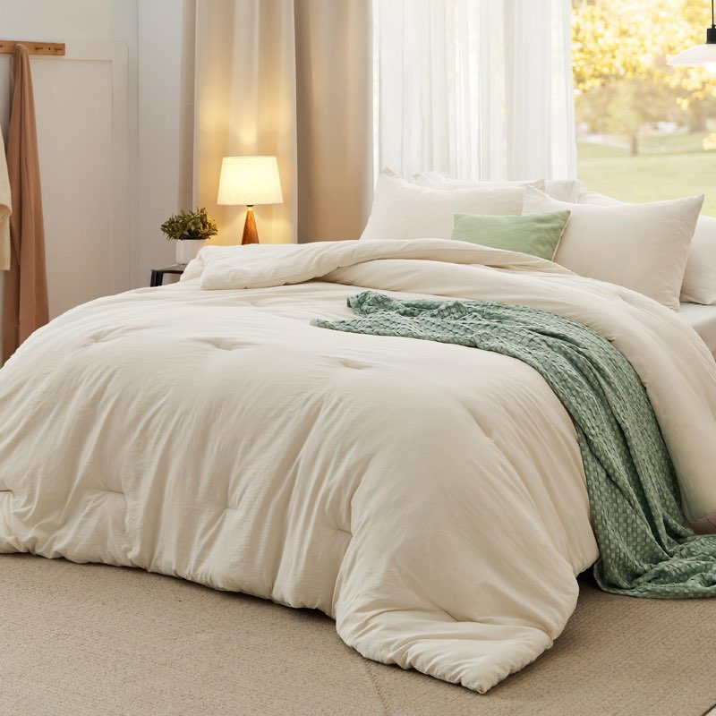 Bedsure Oversized Queen Comforter Set, Cream Soft Prewashed Bed Comforter for All Seasons, 3 Pieces 