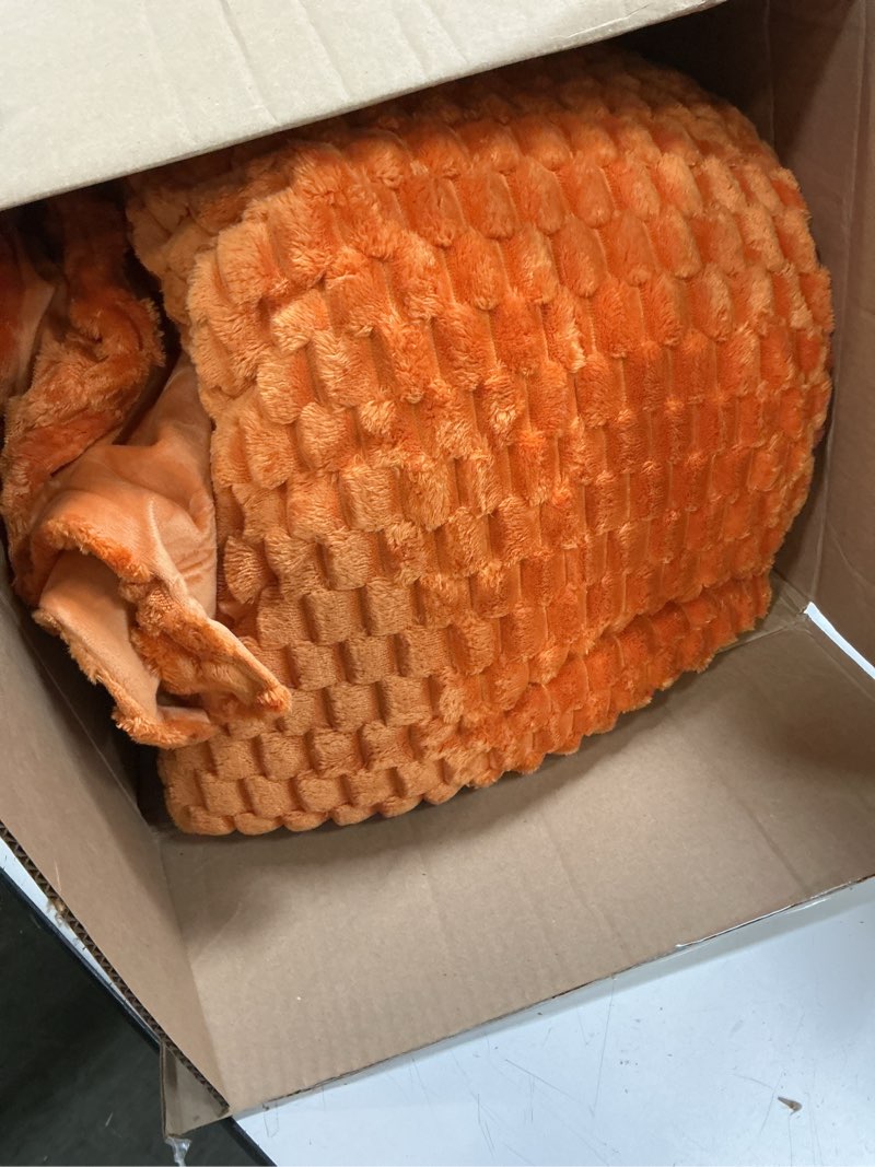 Condition photo showing Good Condition for BEDELITE Fluffy King Size Comforter Set - Burnt Orange Fleece Soft Comforter for King Size Bed, Luxury Warm Bedding Set for Winter, Fuzzy Bed Set 3 Pieces (1 Comforter, 2 Pillowcases) Burnt Orange King(102"x90")