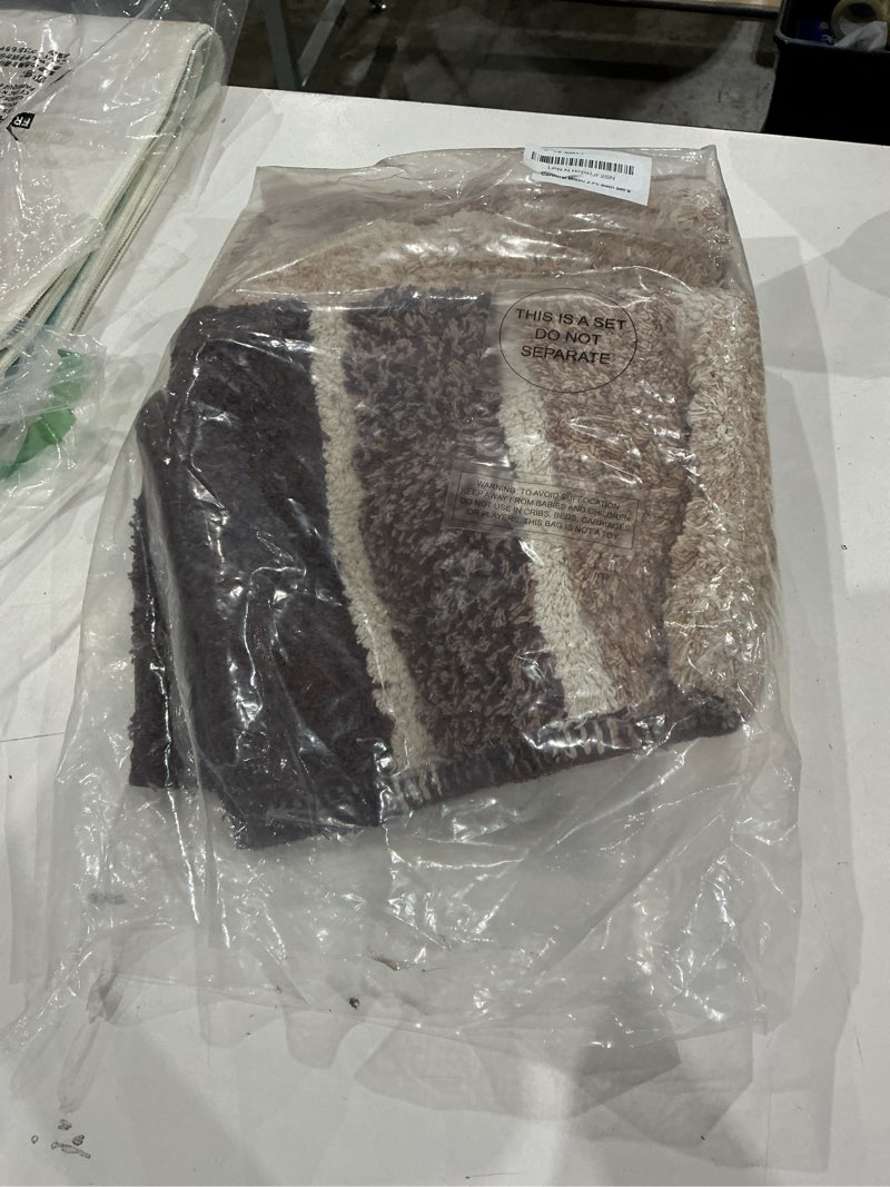 Condition photo showing Good Condition for chardin home cordural stripes bath mat, set of 2 bath rugs (17 inches x24 inches & 21 inches x34 inches) | non slip bathroom rug, machine washable, plush, highly absorbent |brown-beige ombre