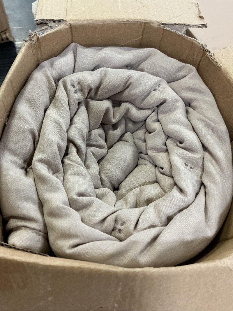 Condition photo showing Good Condition for roaringwild beige cloud twin size quilt bedding sets with pillow sham, farmhouse lightweight soft bedspread coverlet, all season rustic country thin comforter, 2 pieces, 68x90 inches, tan cream beige twin