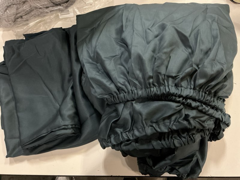 Condition photo showing New/Like New for quince bamboo fitted sheet set without flat sheet king size nightfall