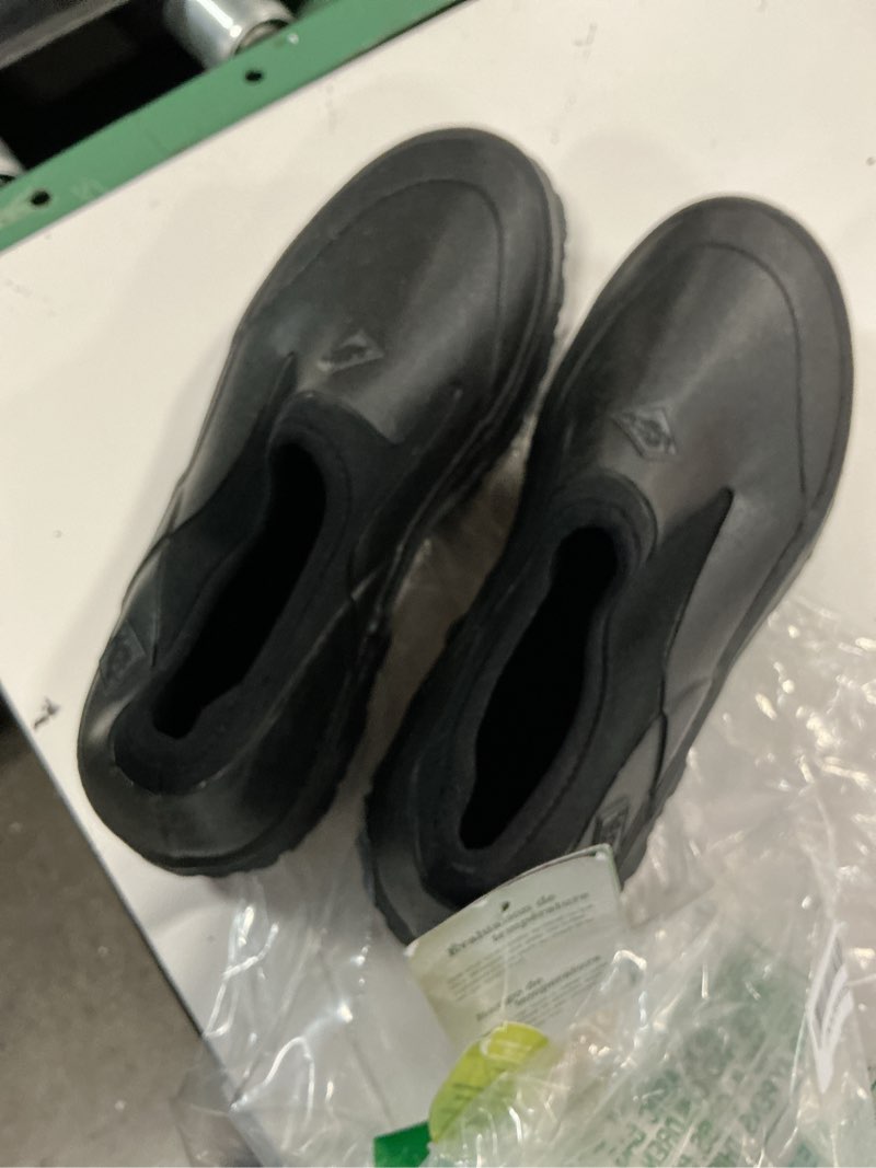 Condition photo showing Good Condition for muck unisex forager low slip on 4 black