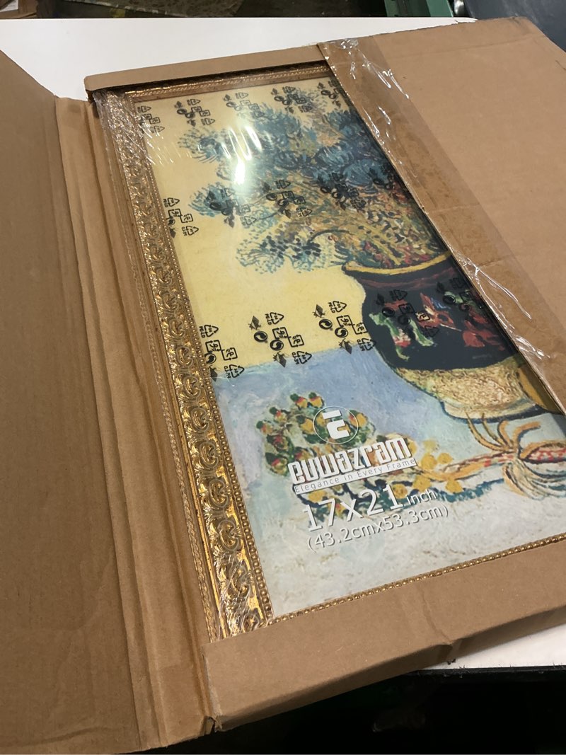 Condition photo showing Good Condition for euwazram 17x21 ornate vintage gold picture frame - single frame, 17 x 21 classic poster frame for ar
