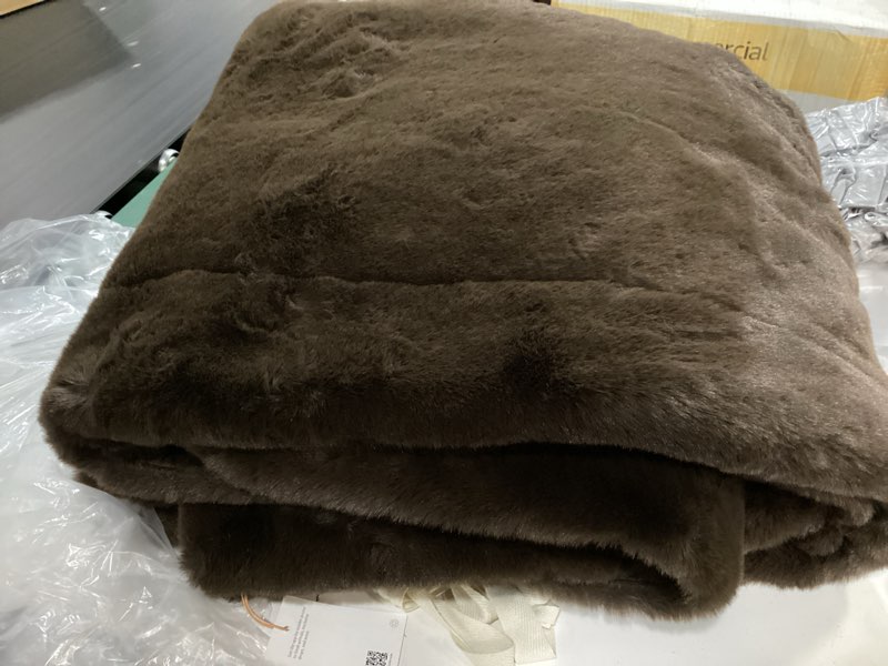 Condition photo showing New/Like New for luxury faux fur throw, 60x80, truffle