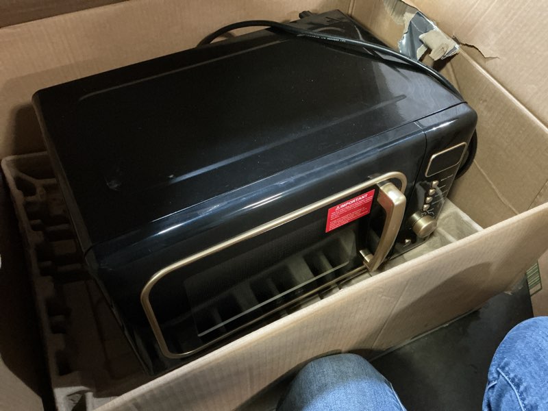 Condition photo showing Good Condition for frigidaire emw788retro 0.7 cu. ft. retro microwave, black-gold retro black