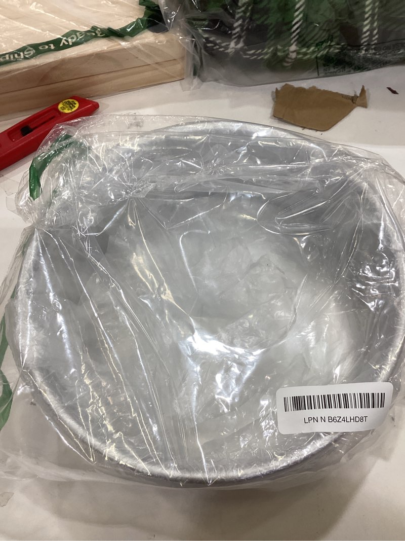 Condition photo showing Good Condition for Tosnail 2 Pack 9" x 3" Round Aluminum Cake Pan with Removal Bottom