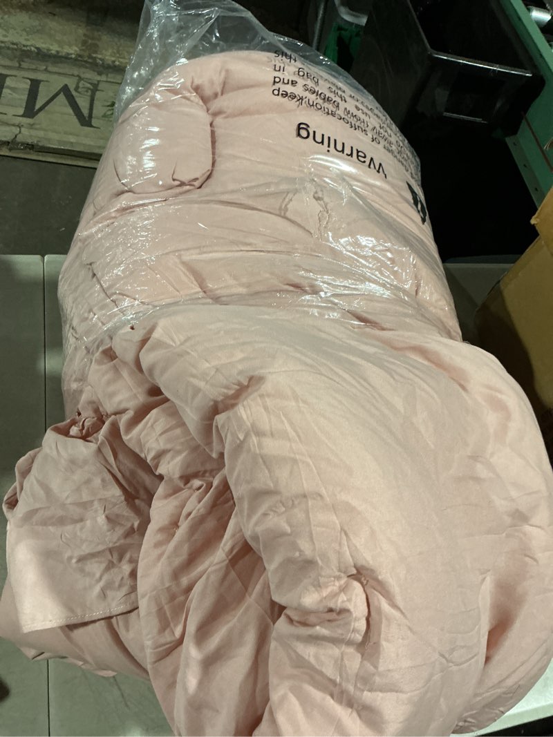 Condition photo showing As Is for (similar) five-star hotel style velvet quilt, super warm thickened winter quilt microfiber spring and autumn auilt 
