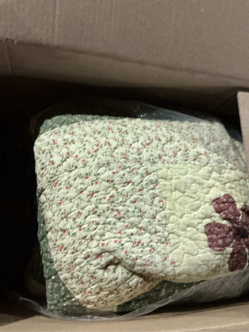 Condition photo showing Good Condition for vctops Farmhouse Green 3 Piece Embroidered Floral Quilted Bedspread Quilt Set 100% Cotton Reversible Patchwork Coverlet Set 1 Quilt and 2 Pillow Shams (Green,King) King(106"x96") Green