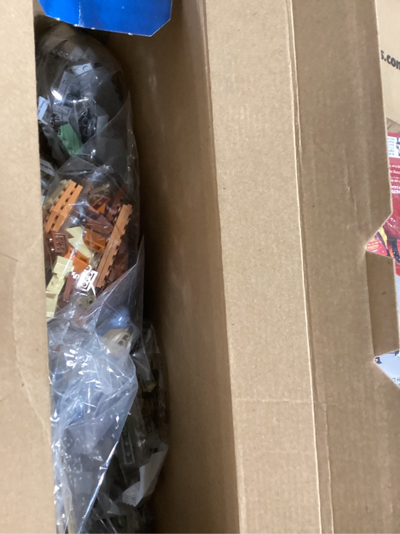 Condition photo showing New/Like New for LEGO Harry Potter Hogwarts Castle: The Great Hall, Castle Toy Playset with 11 Minifigures, Harry Potter Collectible, Magical Gift for Boys, Girls or Any Fan, Harry Potter Toy for 10 Year Olds, 76435