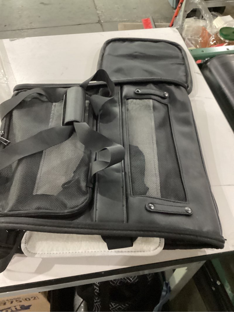 Condition photo showing New/Like New for Boutique pet carrier black