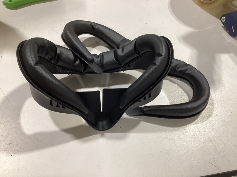 Condition photo showing Good Condition for kiwi design v4 facial interface, 2 face pads compatible with oculus/meta quest 3s, accessories for quest 3s, not compatible with meta quest 3 2pcs