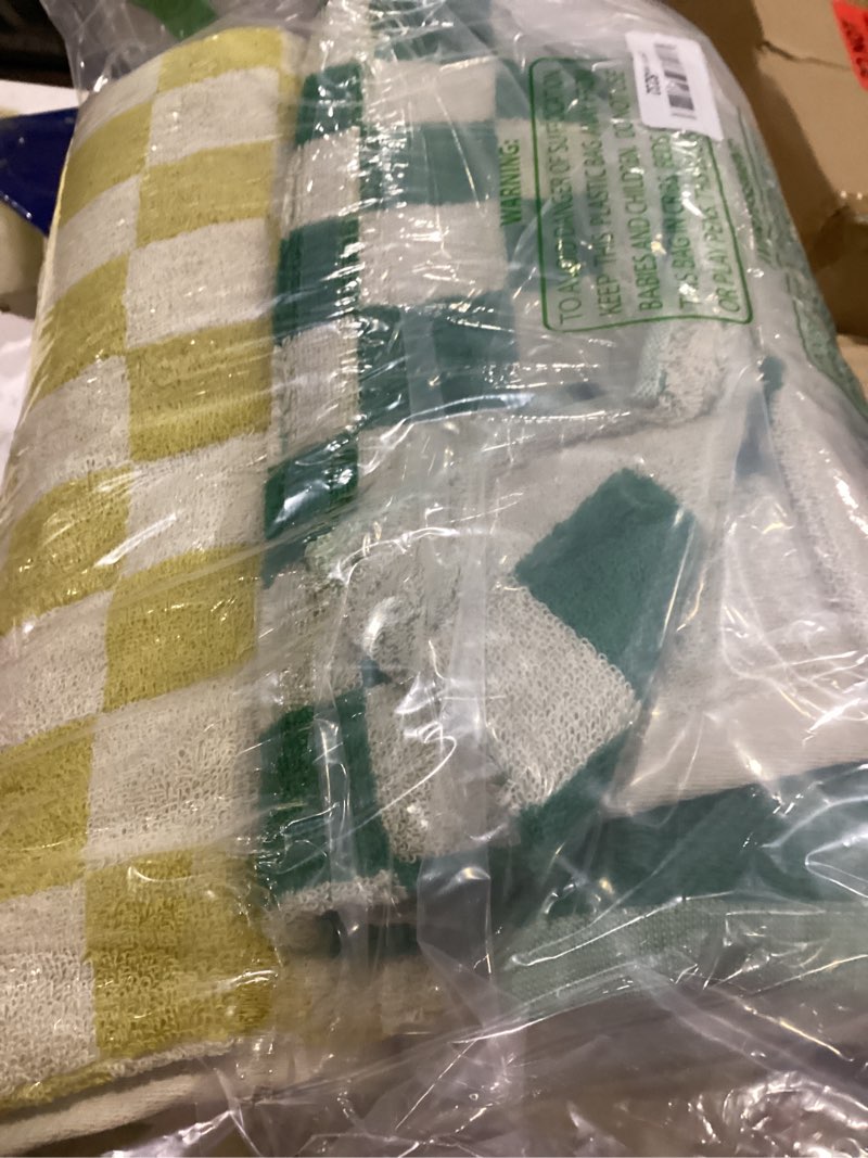 Condition photo showing Good Condition for redkiss checkered bath towels set - 4 piece large shower towels for bathroom decoration, highly absorbent cotton bath towel of 4, cute checkered shower retro towel for bathroom, multicolored green & red & pink & yellow