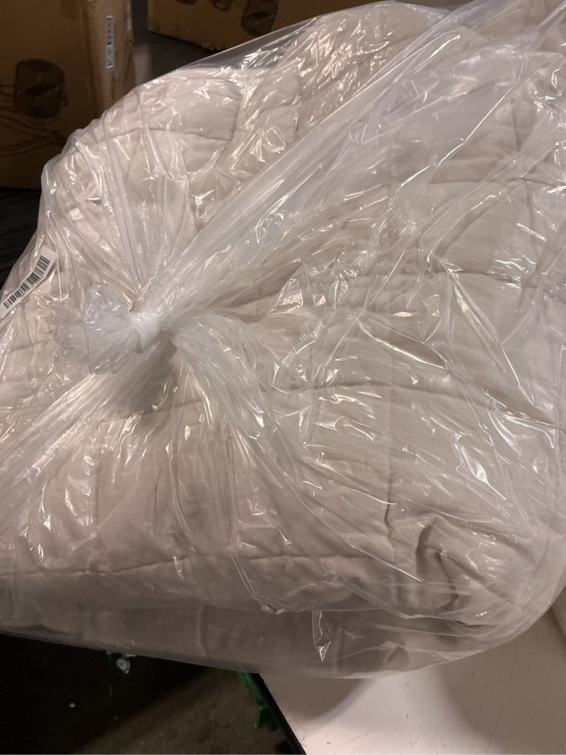 Condition photo showing Good Condition for european linen box quilt set, king/cal king, sand