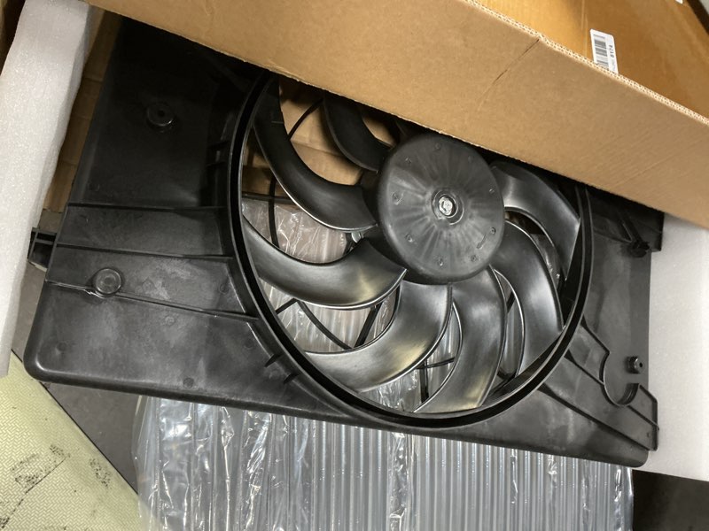 Condition photo showing Good Condition for 620-658 radiator cooling fan fit for buick verano 2.4l 2012, for chevrolet cruze 1.4l/1.8l 2011-2016, for chevrolet cruze 2.0l 2014-2015 replacement radiator fan assembly 13335183 gm3115243