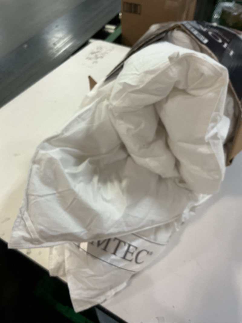 Condition photo showing Good Condition for Duvet Insert Cotton Comforter King Size White Down Alternative Fill Duvet Insert 100% Cotton Shell Quilted Fluffy Comforter Lightweight All Season 8 Corner Tabs Durable Breathable Noiseless White King