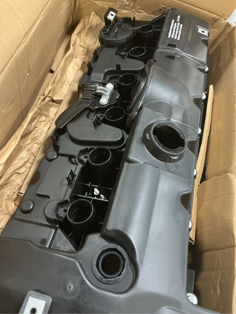 Condition photo showing Good Condition for 11127552281 engine valve cover w/gasket for bmw 328i 128i 528i x3 x5 z4