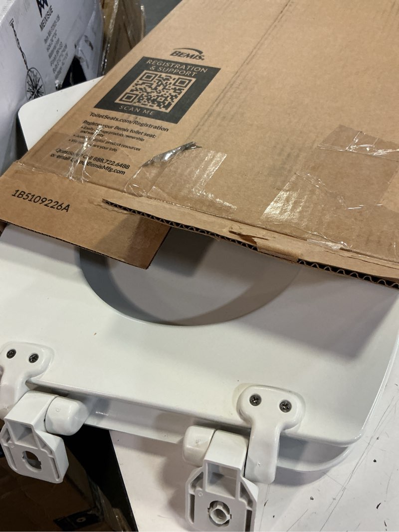 Condition photo showing Good Condition for mayfair linden slow close toilet seat, non slip heavy duty wood, easy install, elongated, white