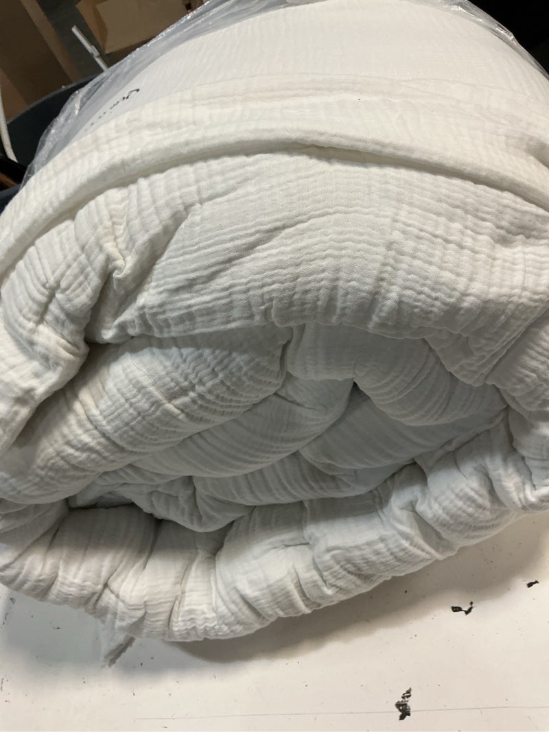 Condition photo showing As Is for quince organic airy gauze dream quilt, king/cal king, white