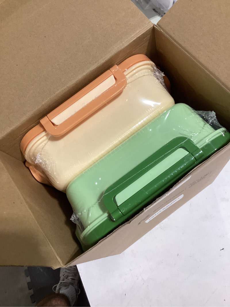 Condition photo showing Good Condition for reallnaive 4 pcs large silicone fruit storage box anti-oxidation avocado saver keeper reusable fridge containers for fruit vegetable tomatoes garlic lemons potatoes apples