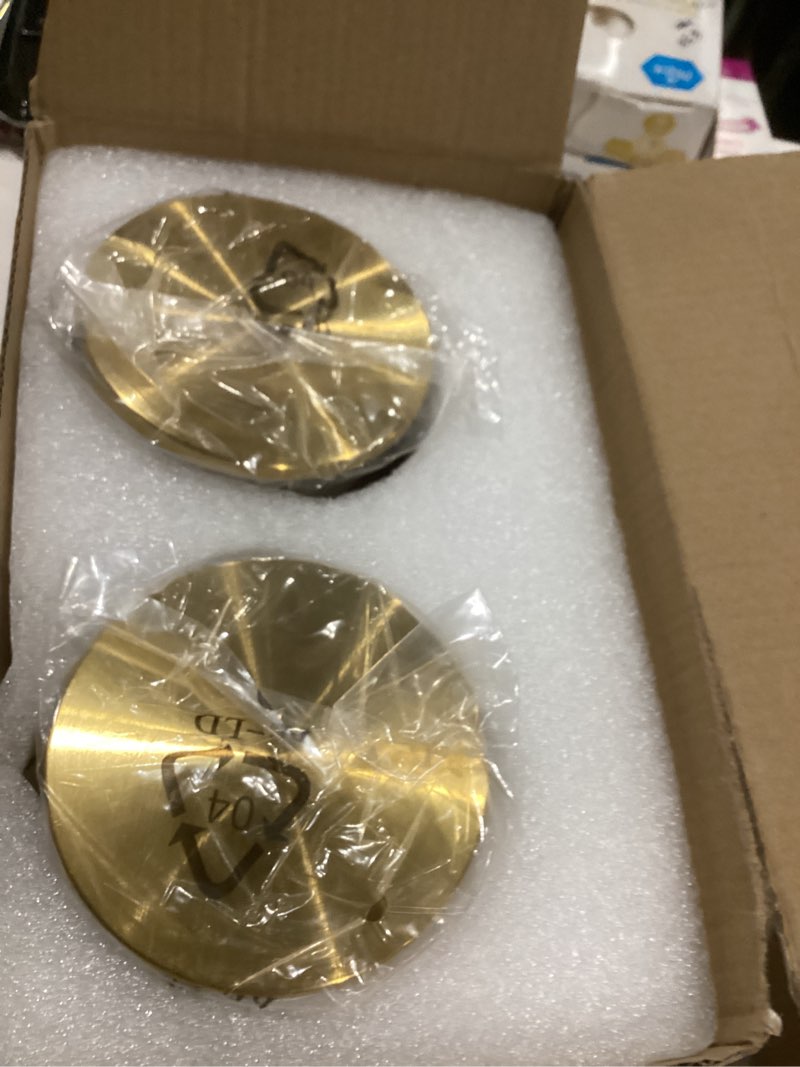 Condition photo showing Good Condition for 2 Pack 2 Liter/68 oz Square Glass Pitcher with Lid, Classic Stripes Water Pitchers with Handle for Fridge, Large Jug for Iced Tea, Coffee, Borosilicate Glass Carafe for Hot/Cold Brew Drink, Gold Gold 2