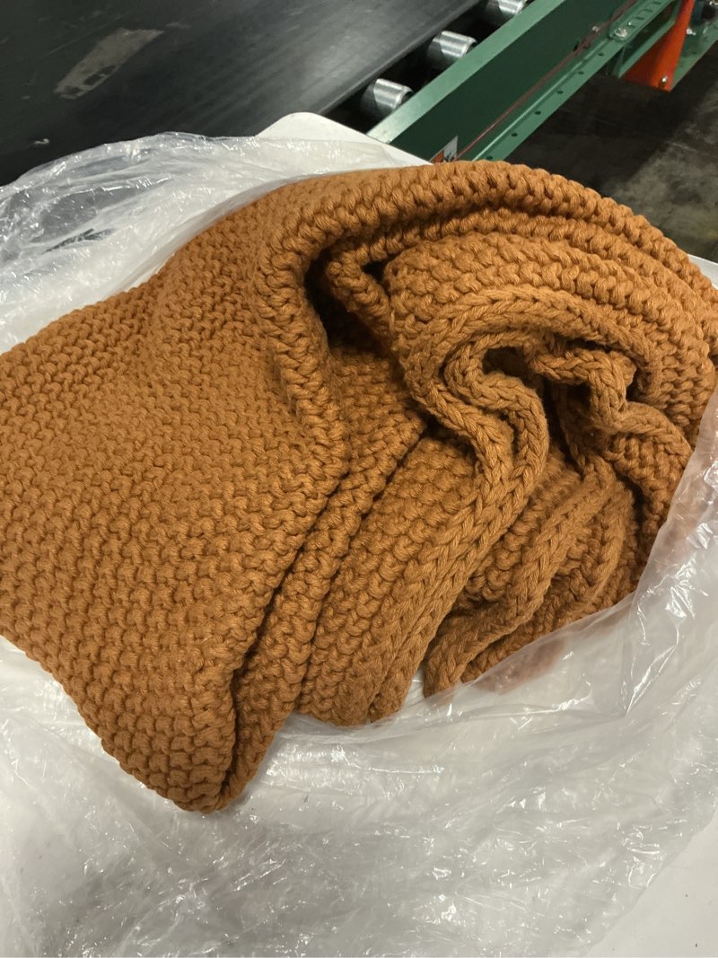 Condition photo showing Good Condition for cotton fisherman throw, 50x60, amber