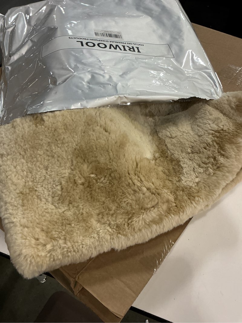 Condition photo showing Good Condition for Fluffy Fur Sheepskin Car Seat Cover Automotive Interior Accessories Seat Covers Accessories Seat Cushions? Soft Natural Pure Wool ?Universal Fits Most Cars SUVs (Pearl, Universal Fit) Universal Fit Pearl