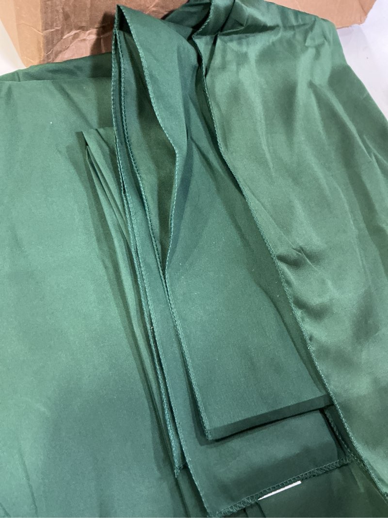Condition photo showing Good Condition for (12  pack)FOLINS&HOME Green Rectangle Tablecloth 52 x 70 Wrinkle Free Waterproof Polyester Table Cloths, Spillproof Heavy Duty and Washable Table Cover for Party, Indoor and Outdoor-Oblong/Rectangular Green 70\\\" x 52\\\" (Rectangular)(similar)
