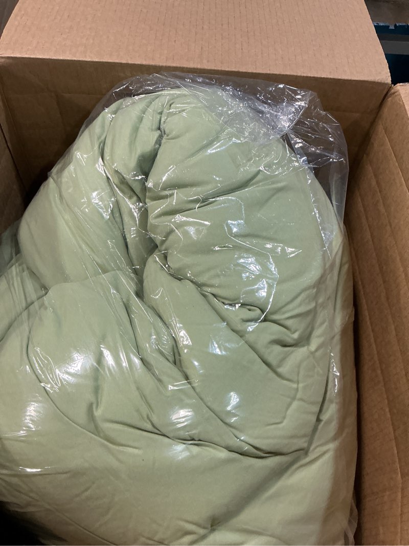 Condition photo showing As Is for muxhomo green oversized queen comforter sets, all season ultra soft down alternative bedding - 3 piece lightweight bed set includes 1 comforter (98"*98") and 2 pillow shams (20"x26") 02 - green oversized queen(98"x 98")