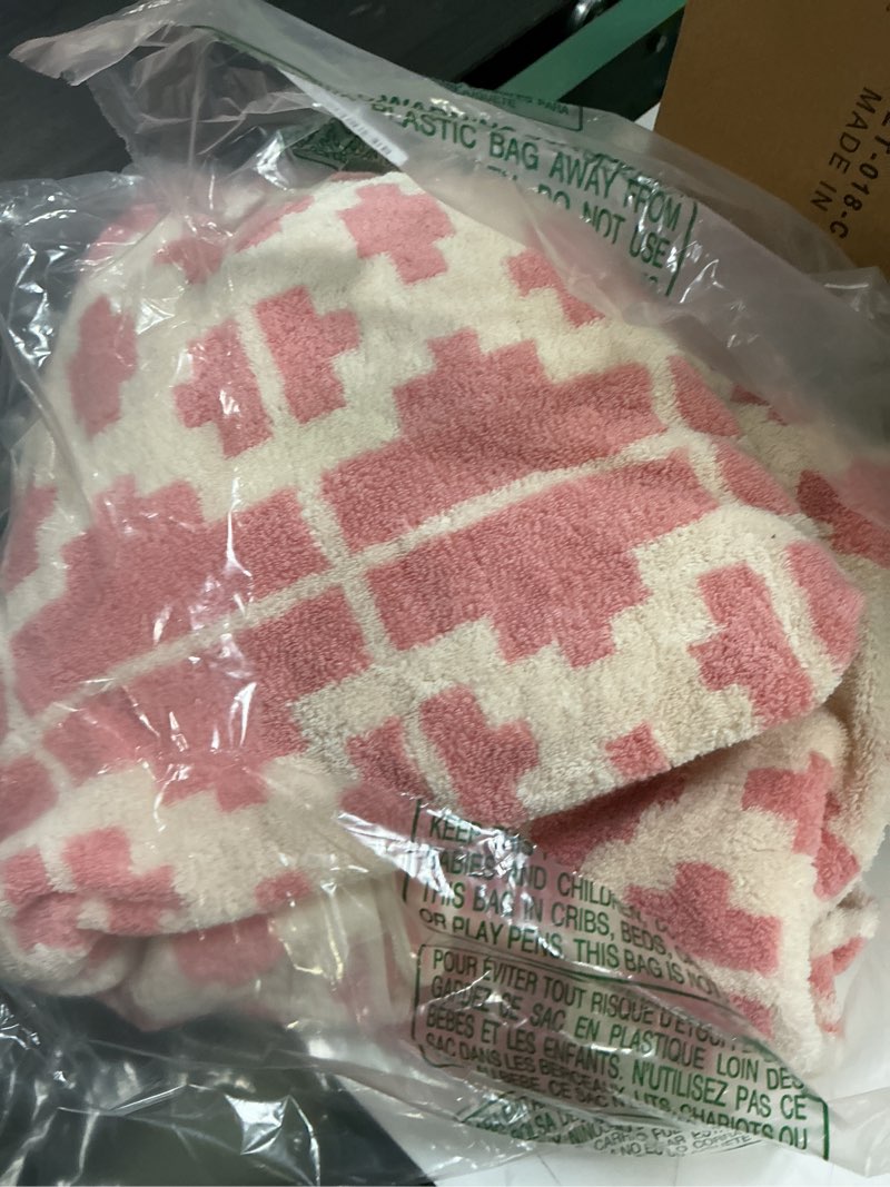 Condition photo showing As Is for pink bath towels - set of 2 made cotton 27x55 inches highly absorbent for bathroom (geometra)