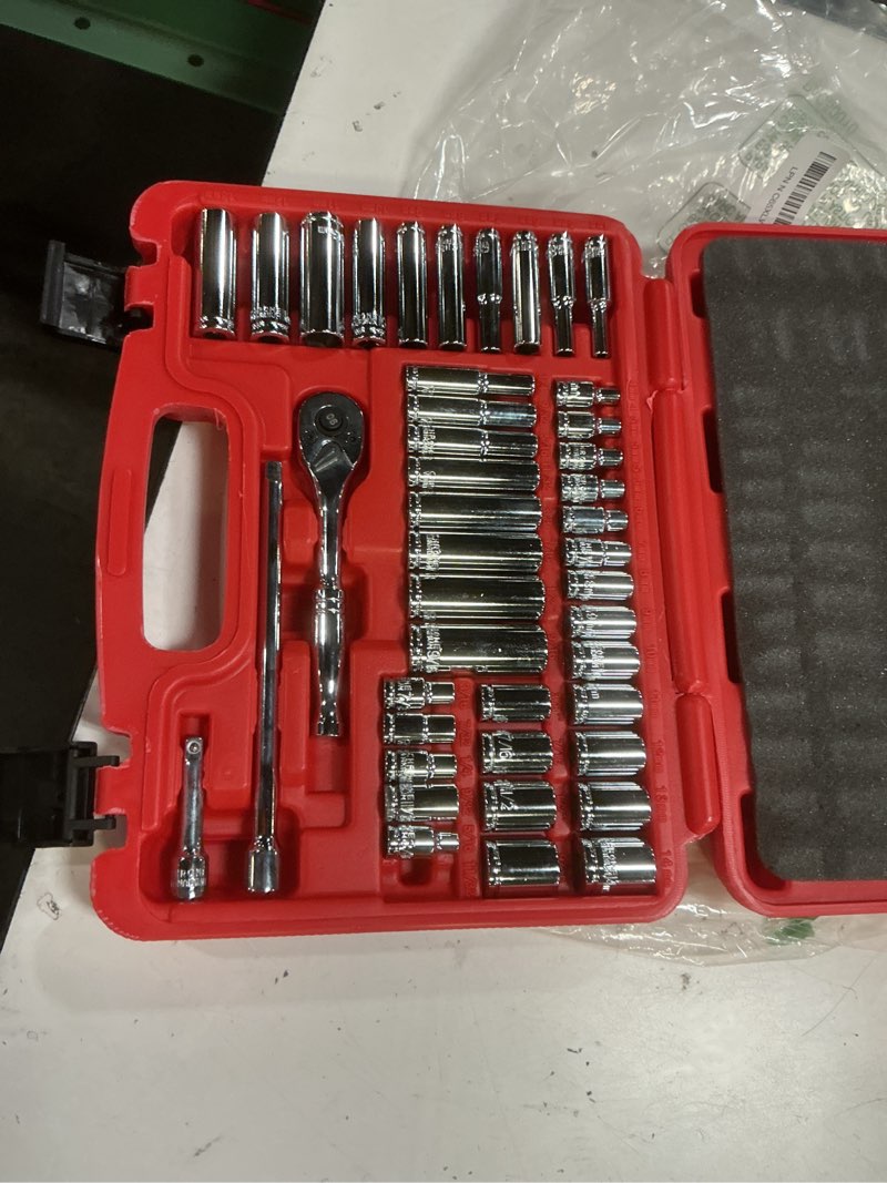 Condition photo showing Good Condition for 44-piece 1/4 inch drive sae (3/16 in - 9/16 in) & metric (4 mm - 14 mm) socket set, socket wrench set with 90 tooth reversible ratchet wrench and extension bars, chrome vanadium steel