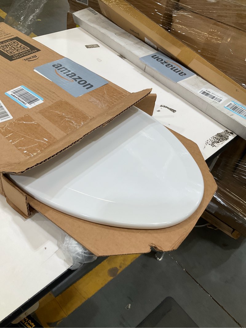 Condition photo showing Good Condition for bemis 1500ec 390 lift-off wood elongated toilet seat, cotton white (pack of 1) elongated basic