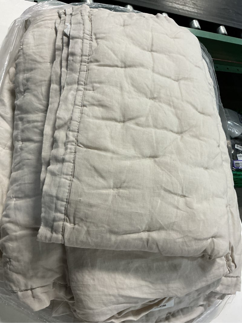Condition photo showing Good Condition for european linen dream quilt set, king/cal king, sand