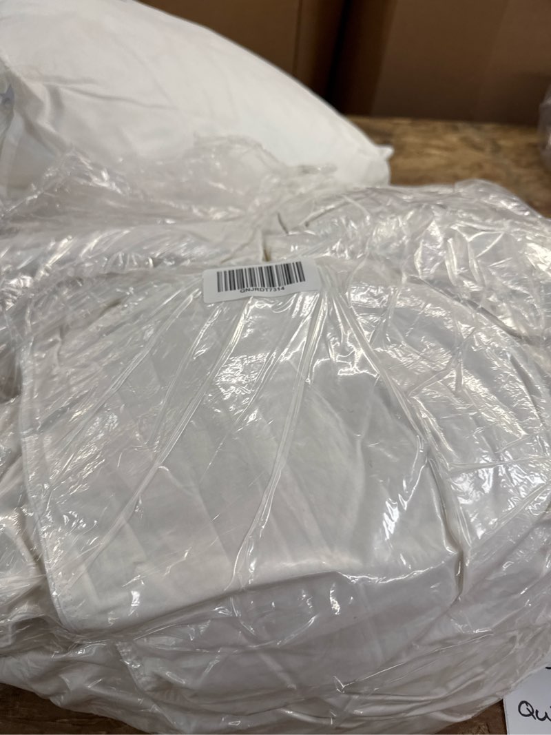 Condition photo showing Good Condition for all-season premium down comforter, king/cal king, down