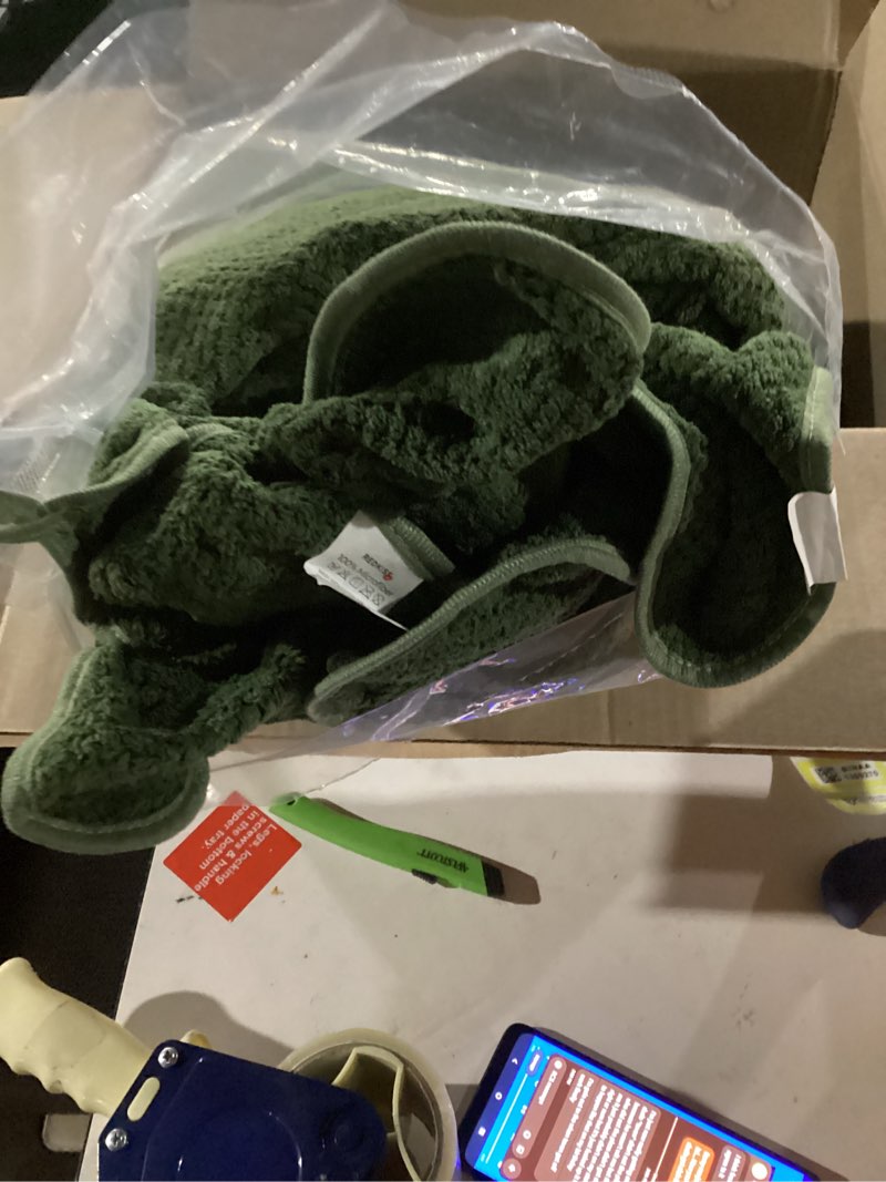 Condition photo showing Good Condition for REDKISS Premium Towel Set of 8 - Ultra Soft Microfiber, Contains 2 Large Bath 35x70, 2 Hand 14x30, 4 Washcloths 14x14, Highly Absorbent, Quick Dry, Ideal for Everyday use, Hotel & Spa, Olive Green Olive Green 08 8 Pack Towel Set