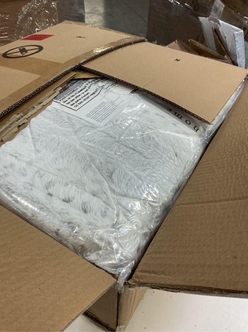 Condition photo showing New/Like New for Peri Home Leopard Bedding Faux Fur Super Soft Cozy 3-Piece Comforter and Sham Set, Ivory Snow Leopard, King King Ivory Snow Leopard