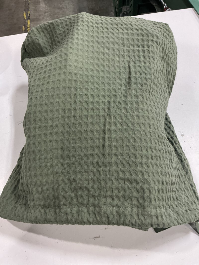 Condition photo showing As Is for quince european linen cotton stitch quilt set ( full) 