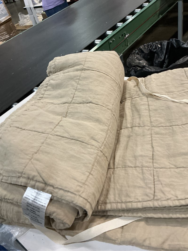 Condition photo showing Good Condition for quince european linen box quilt size king