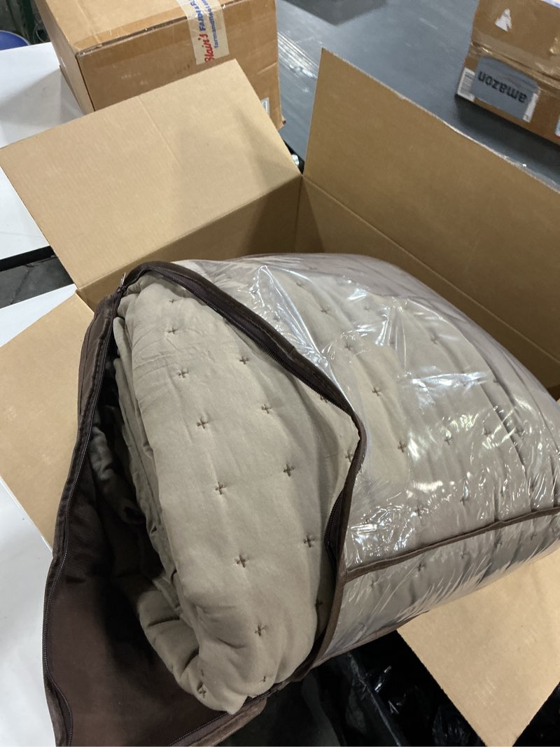 Condition photo showing Good Condition for Amazon Basics Brushed Microfiber Quilt Set, Extra Soft with Natural Texture, 3-Piece,King, Brown King quilt set Brown